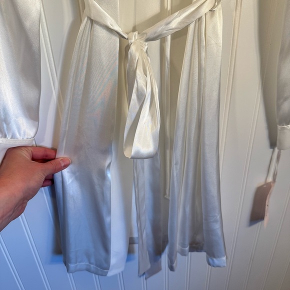 NWT Linea Donatella Women's Ivory Satin Embroidered/Embellished Robe Size L/XL - Picture 6 of 9